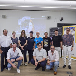 Salim Ansari, Vorsitzender der NAEC und  Carmen Possnig mit Vertreter:innen der ESERO Austria und der Österreichischen Gesellschaft für Astronomie und Astrophysik