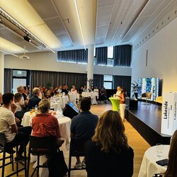 Barbara Orasche und Doris Mitterbacher moderierten das Event