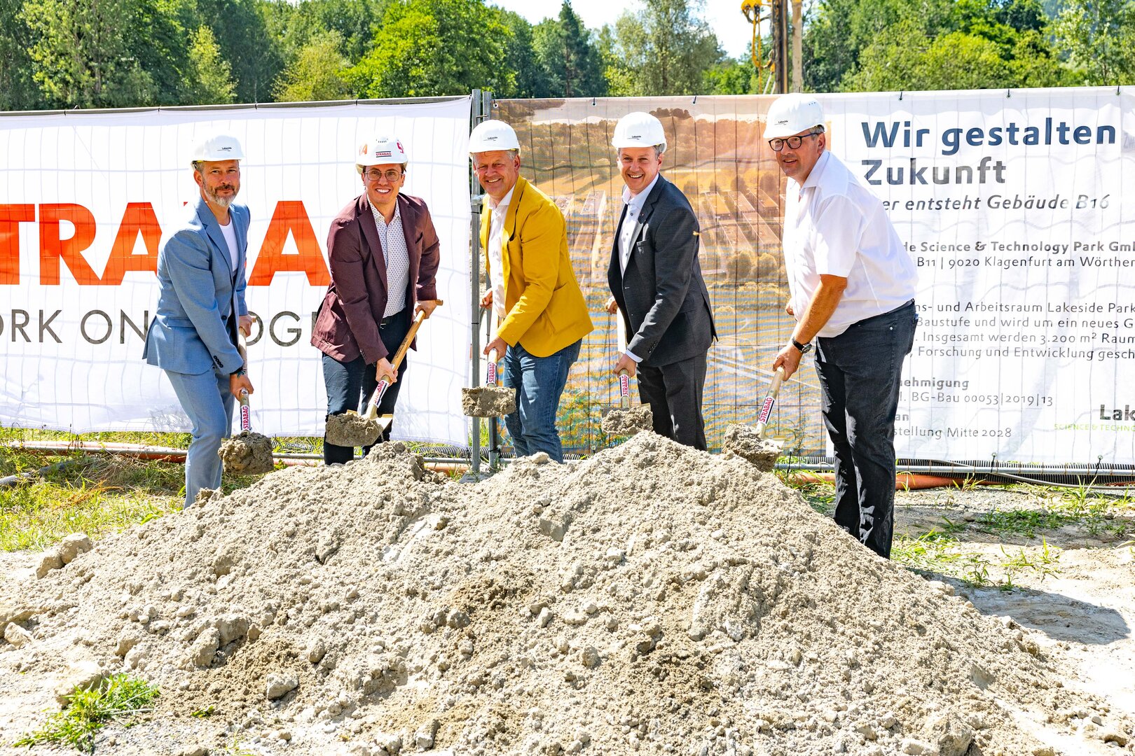 Markus Hornböck, Ronald Rabitsch, Christian Scheider, Daniel Fellner und Bernhard Lamprecht beim Spatenstich